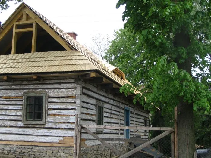 Rekonštrukcia drevenice – strecha z dreveného šindľa